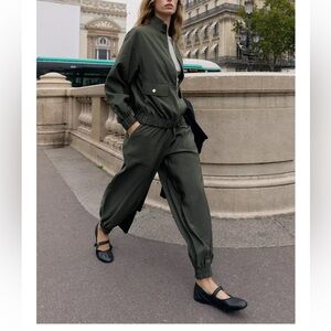 Brand New Size L
Zara Olive Green Jogger Pants